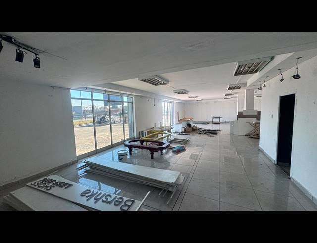 1,900M² WAREHOUSE TO LET IN WYNBERG